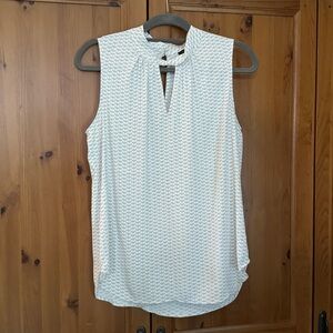 Ann Taylor Sleeveless Gray and White Butterfly Pattern Blouse Size M